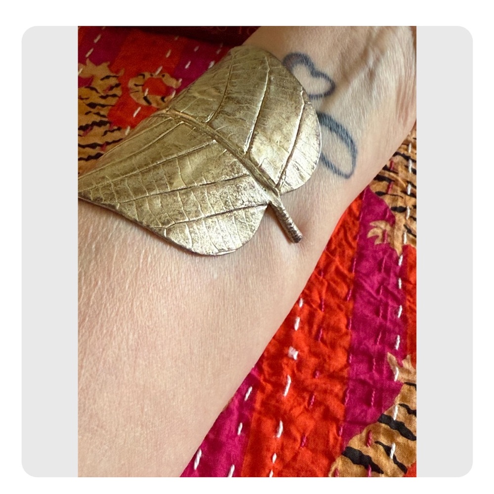 Bohemian Leaf Patterned Silver Arm Cuff/Bracelet - image 8